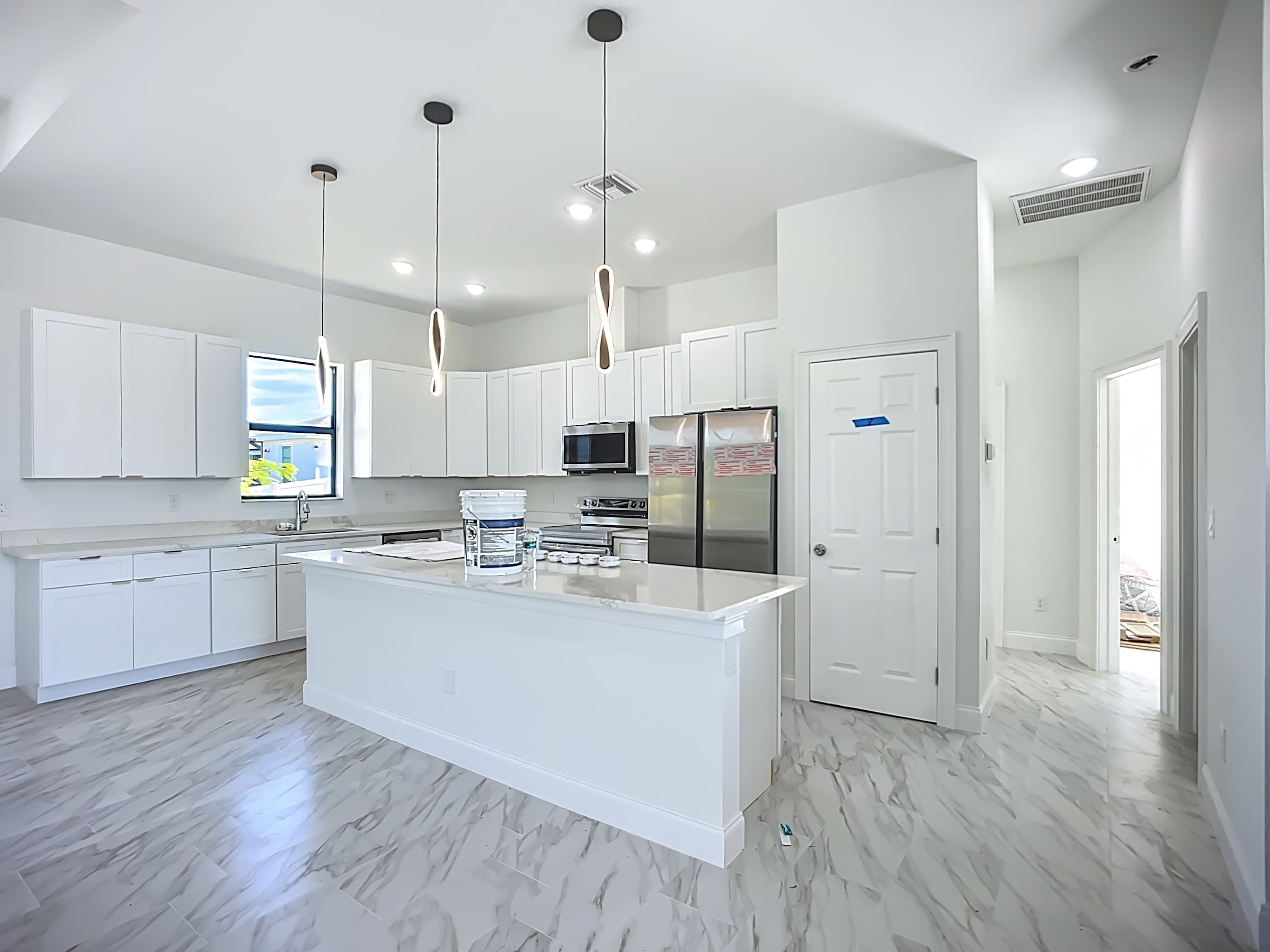 Refrigerador, microondas, horno, placa de cocina