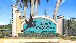 Exterior detail - Waterfront Home 3BR 2BA BBQ Grill Sleep 10 (Port Charlotte)