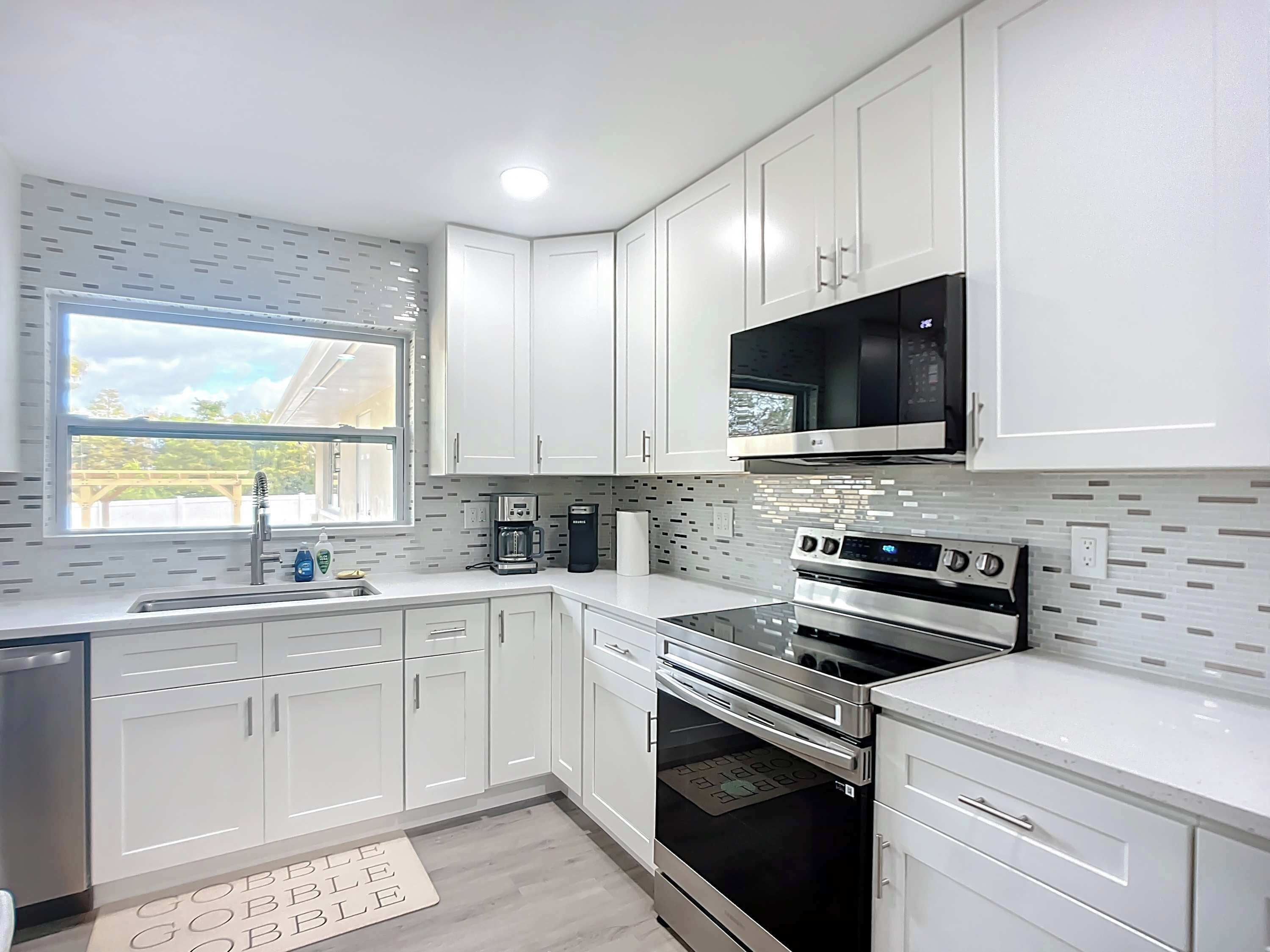 Fridge, microwave, stovetop, dishwasher