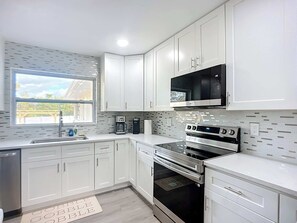 Fridge, microwave, stovetop, dishwasher