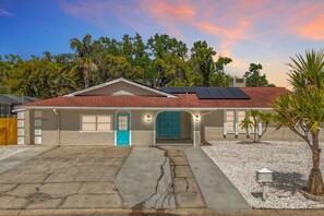 Exterior - The Grand Gathering House 11BR 6BA (Bradenton)