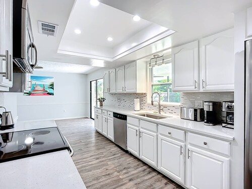 Luxury Waterfront Getaway 5BR 4BA