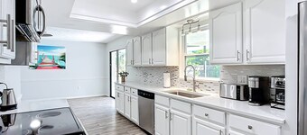 Luxury Waterfront Getaway 5BR 4BA