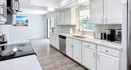 Luxury Waterfront Getaway 5BR 4BA