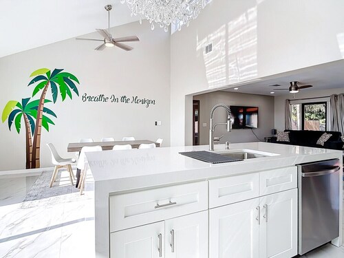 Special Event Retreat 5BR 4BA Hot Tub Sleep 16