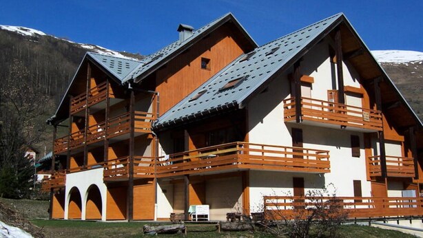 Exterior - Holiday Home in Valloire Near Ski Lift (Valloire)