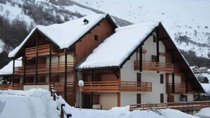 Exterior - Holiday Home in Valloire Near Ski Lift (Valloire)
