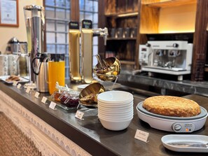 Päivittäinen buffetaamiainen maksusta