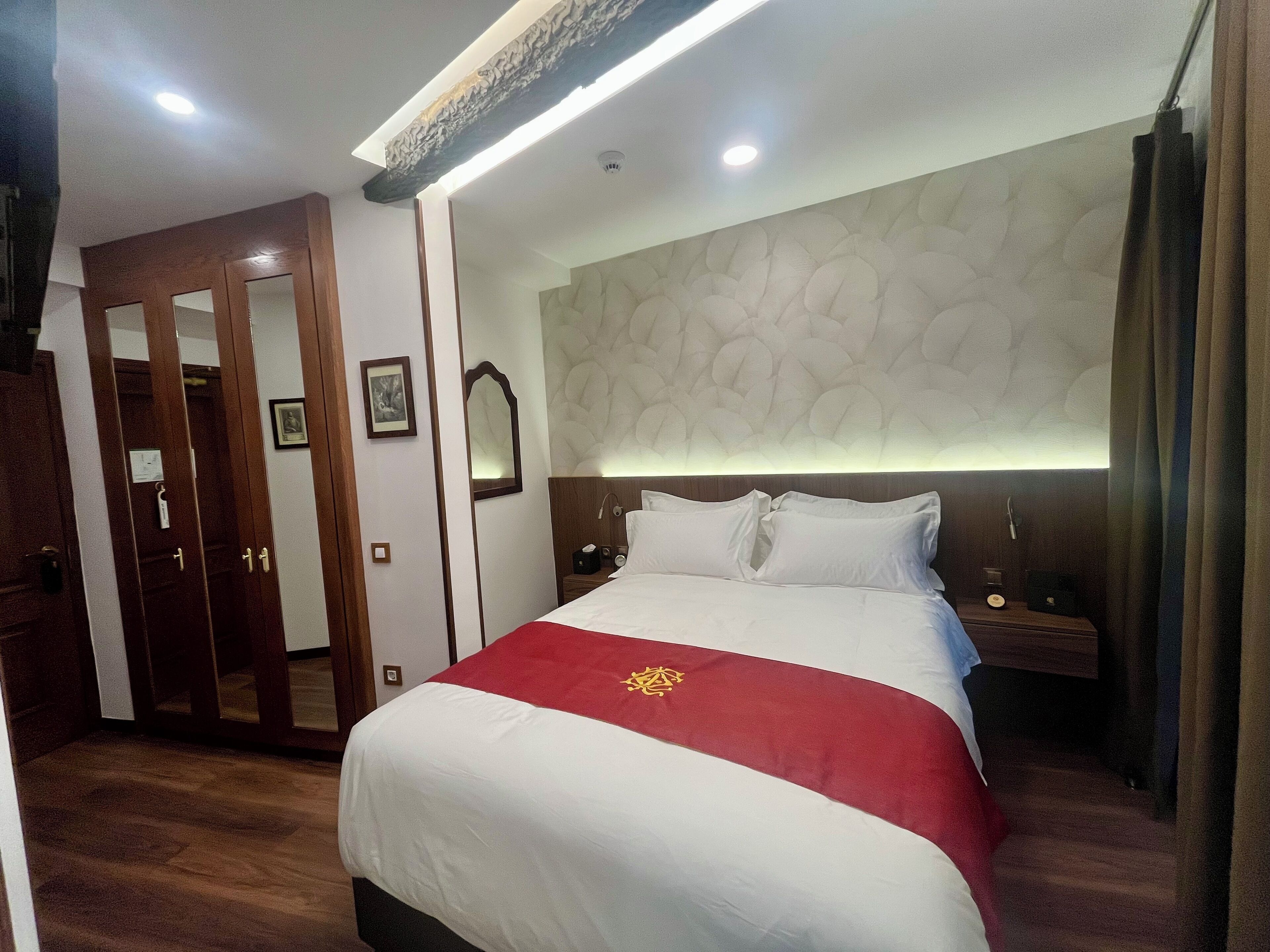 Standard Double Room, City View | Egyptian cotton sheets, premium bedding, down duvets, free minibar