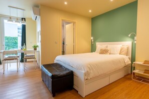 Desk, iron/ironing board, Internet, bed sheets - City Oasis - Suite A (City Centre) (Ponta Delgada)