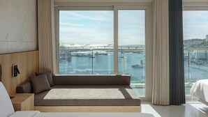 Terrace Family Jagalchi Ocean | Premium bedding, soundproofing, WiFi (free), bed sheets - NewCZ Nampo Hotel (Busan)