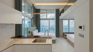 Premium bedding, soundproofing, WiFi (free), bed sheets - NewCZ Nampo Hotel (Busan)