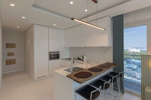 Terrace Family Jagalchi Corner Ocean | Living area | 55-inch Smart TV with cable channels, heated floors - NewCZ Nampo Hotel (Busan)