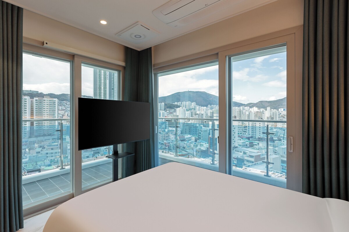 Terrace Deluxe Double | Premium bedding, blackout drapes, soundproofing, WiFi (free)