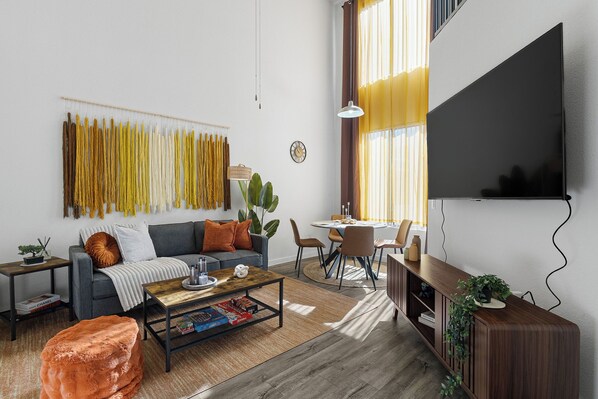Smart TV, table football, ping pong - Modern Tempe Retreat Near ASU & Downtown (Tempe)