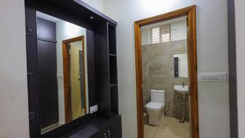 Kostenlose Toilettenartikel, Handtücher, Seife, Shampoo