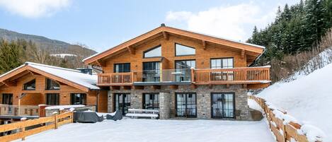 المنشأة من الخارج