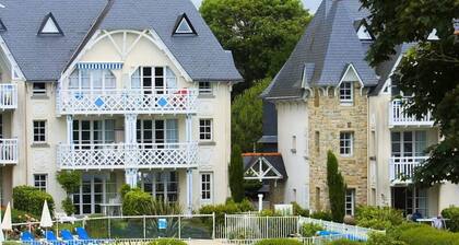 Apartment in Benodet With Heated Pool