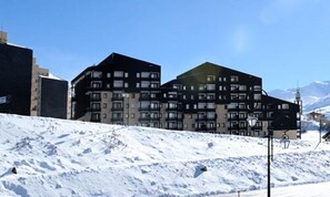 Exterior - Unusual Studio With Plenty of Storage (Les Belleville)