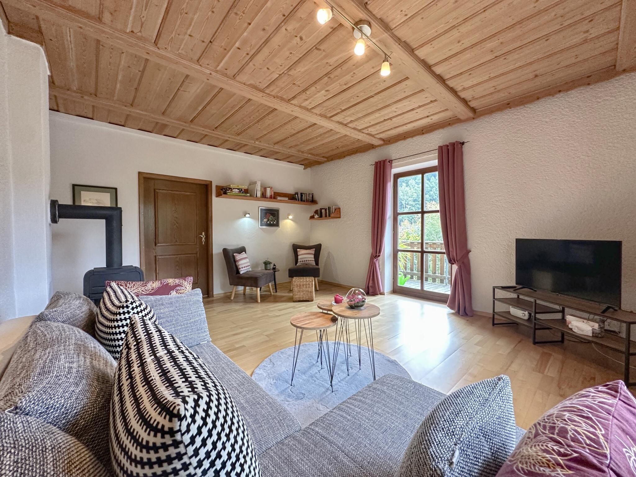 Fernseher, Tischtennisplatte