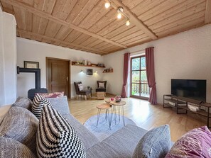 Télévision, table de tennis de table