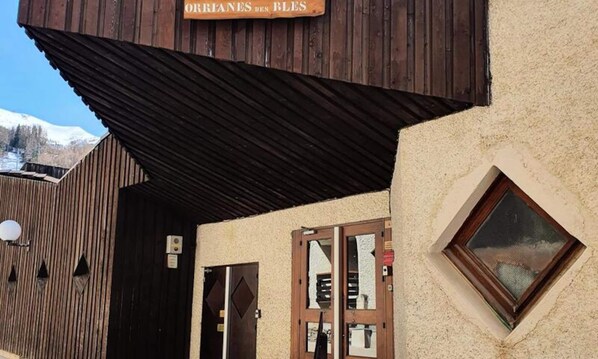 Exterior detail - Spacious Apartment in the Heart of Les Orres 1650 (Les Orres)