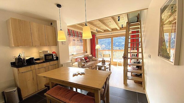 Living area - Beautiful, Bright Apartment in Meribel, 150m From the Morel Chairlift, Close to Shops (Les Allues)