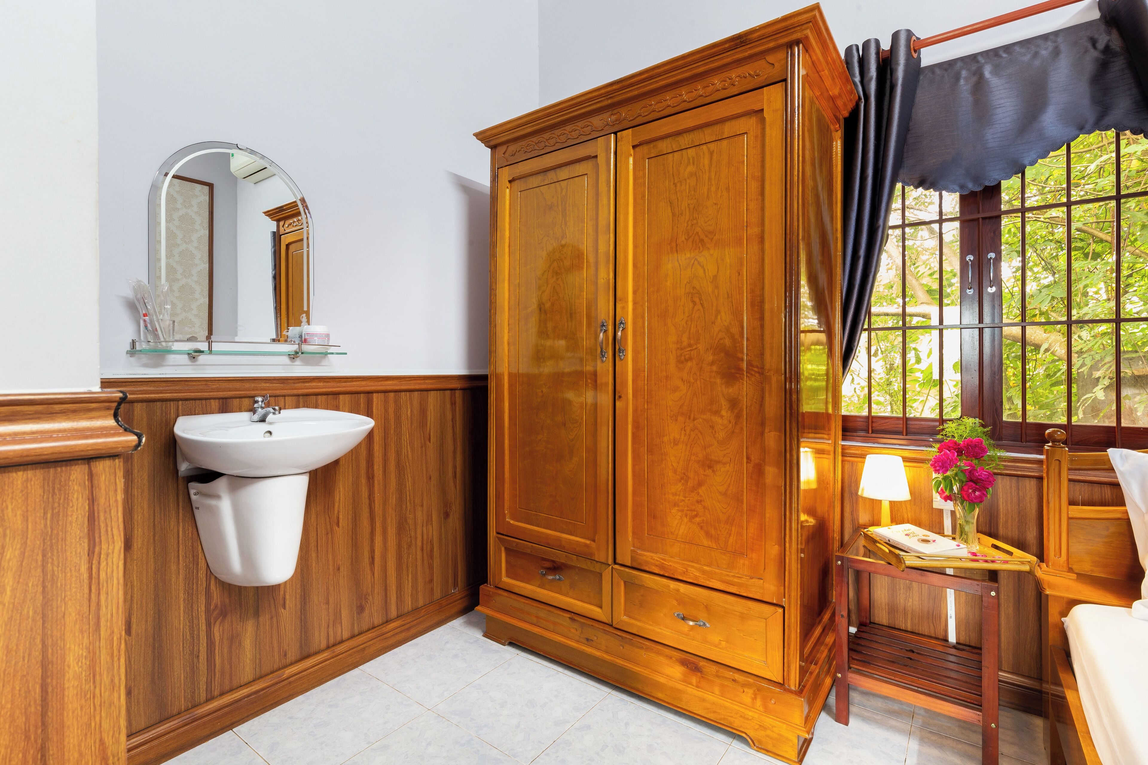 클래식 더블룸, 정원 전망 | 책상, 다리미/다리미판, 무료 WiFi