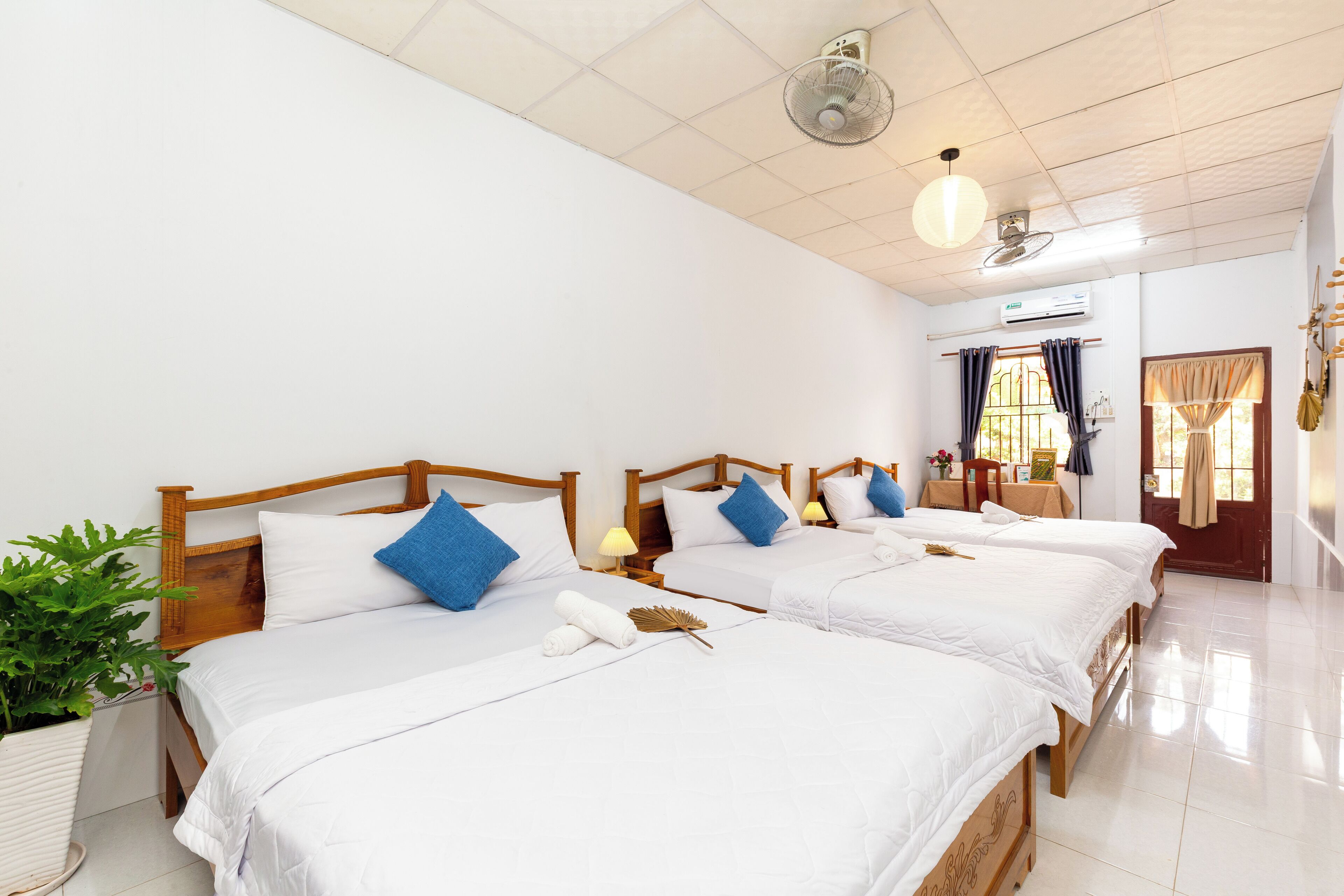 Dobbeltrom – basic, hageutsikt | Oppholdsområde