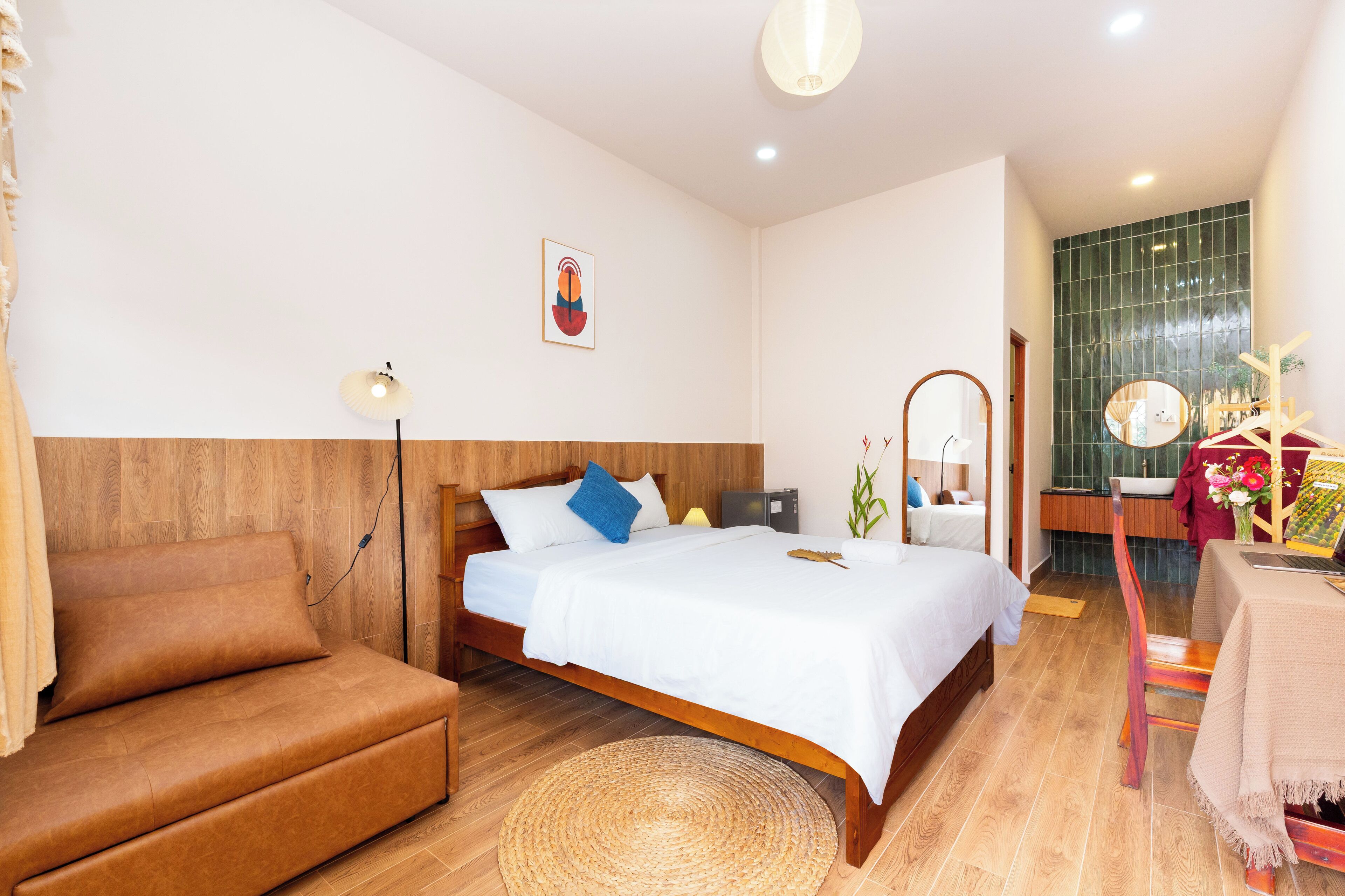 Dobbeltrom – deluxe, balkong, hageutsikt | Oppholdsområde