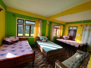 4 bedrooms, WiFi - Nambang Homestay in Tinchuley ,Wonderful 4-bedroom cottage in Tinchulu (Chhota Mangawa)