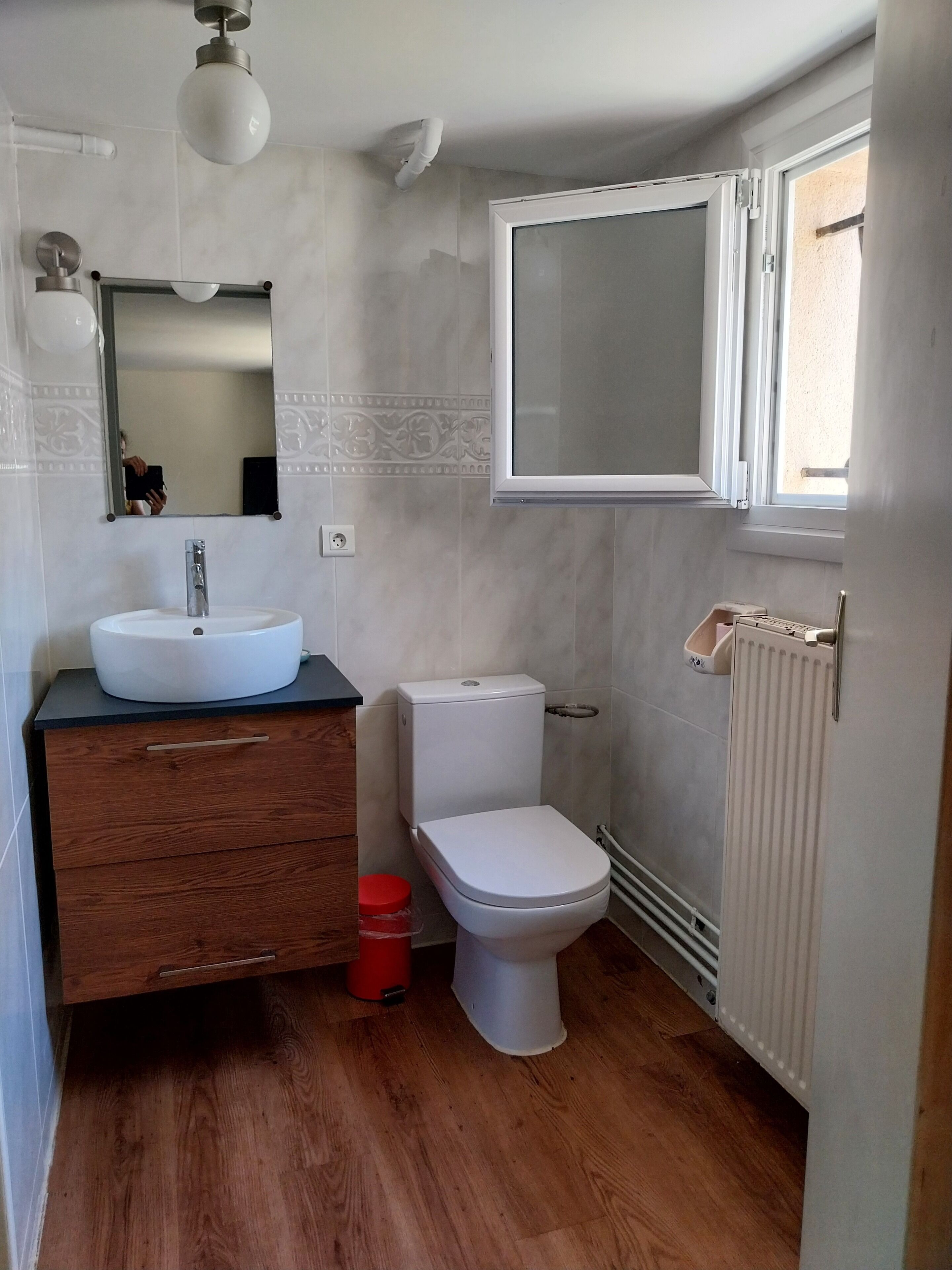 Handdukar och toalettpapper