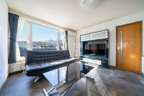 50-inch flat-screen TV with digital channels - LIEBE (Furano)