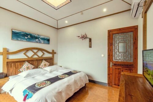 Hongcun Yixian County emblem Hostel