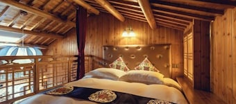 Hongcun Yixian County emblem Hostel