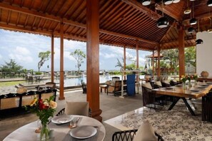 Outdoor dining - The Tulou Bali by Nakula (Bali)