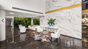 Lobby - Spacious City Escape With Pool, Gym & Free Parking (Brisbane)
