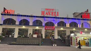 Fachada de la propiedad