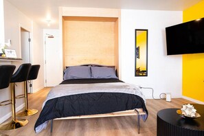 Iron/ironing board, WiFi, bed sheets