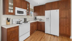 Unclassified image, 2 of 33, button - Spacious 4BR Retreat Sleeps 10 Family-Friendly (Centennial)
