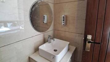 Dutxa, articles de tocador gratuïts, tovalloles i sabó