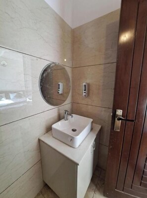 Shower, free toiletries, towels, soap