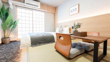 Laptop workspace, blackout drapes, free WiFi