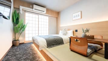 Laptop workspace, blackout curtains, free WiFi