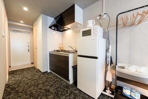 ノートパソコン用作業スペース、遮光カーテン、WiFi (無料)