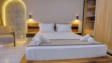 Appartement Confort, vue ville | Coffres-forts dans les chambres, bureau