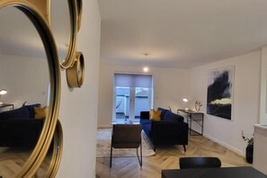 Cots/infant beds - Hybrid Resi - Mitcham Close to Tooting and Wimbledon (London)