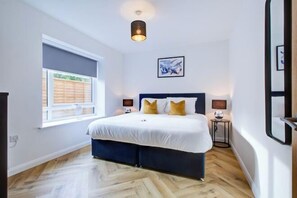 Cribs/infant beds - Hybrid Resi - Mitcham Close to Tooting and Wimbledon (London)