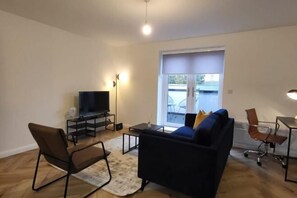 Cribs/infant beds - Hybrid Resi - Mitcham Close to Tooting and Wimbledon (London)