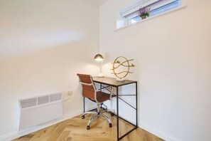Cots/infant beds - Hybrid Resi - Mitcham Close to Tooting and Wimbledon (London)
